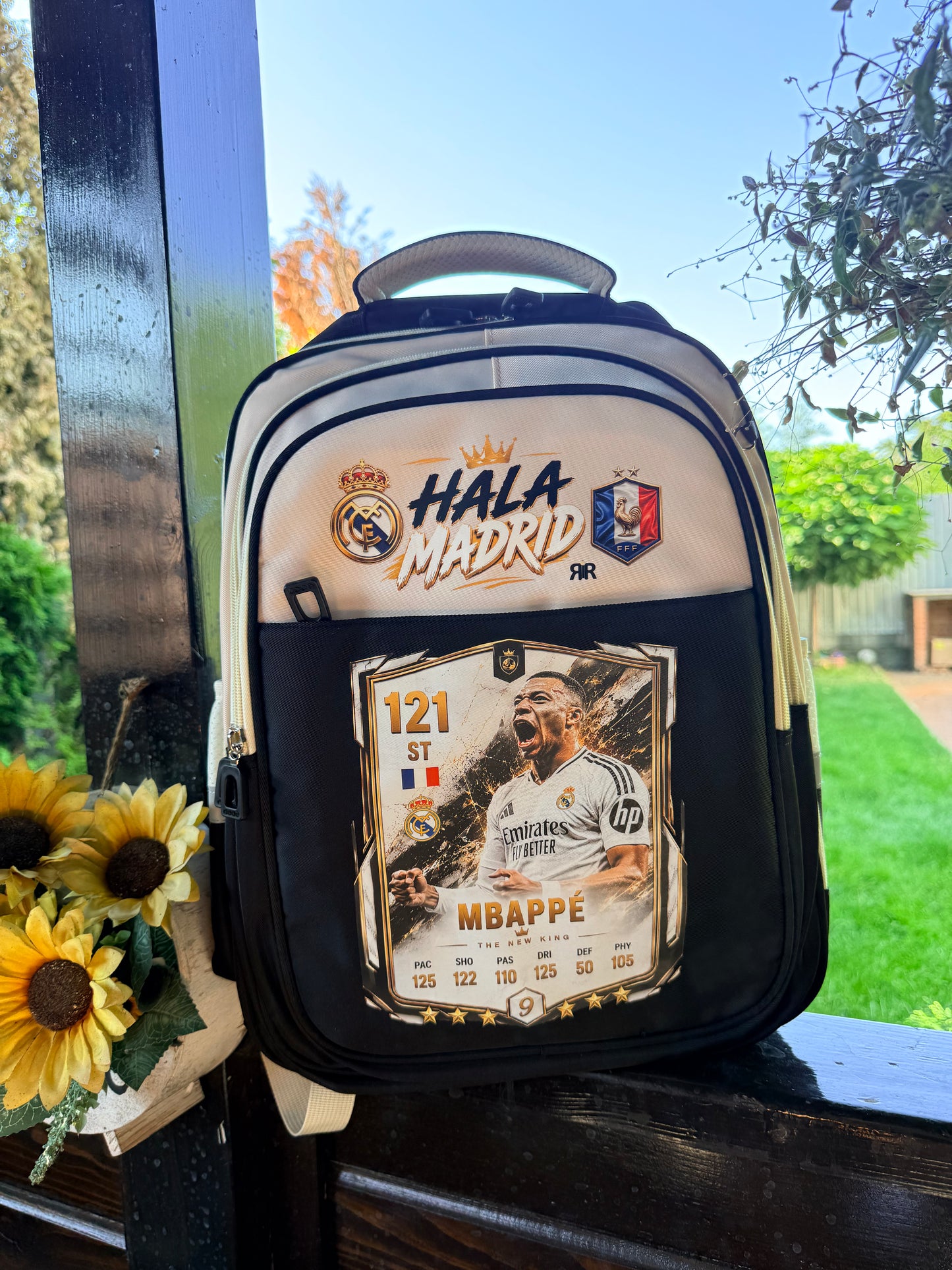 Ghiozdan Școlar Premium RirBob® Mbappe, Real Madrid Edition, Ergonomic, Impermeabil, 3 Compartimente, Bretele Buretate, 42 x 32 x 18 cm, Negru/Crem