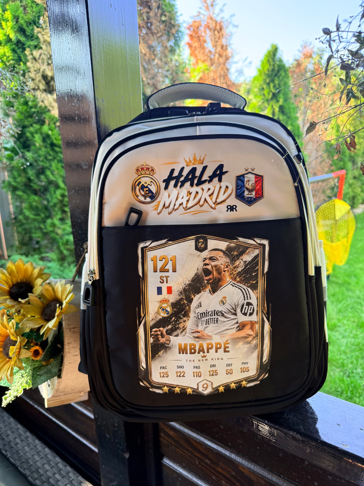 Ghiozdan Școlar Premium RirBob® Mbappe, Real Madrid Edition, Ergonomic, Impermeabil, 3 Compartimente, Bretele Buretate, 42 x 32 x 18 cm, Negru/Crem