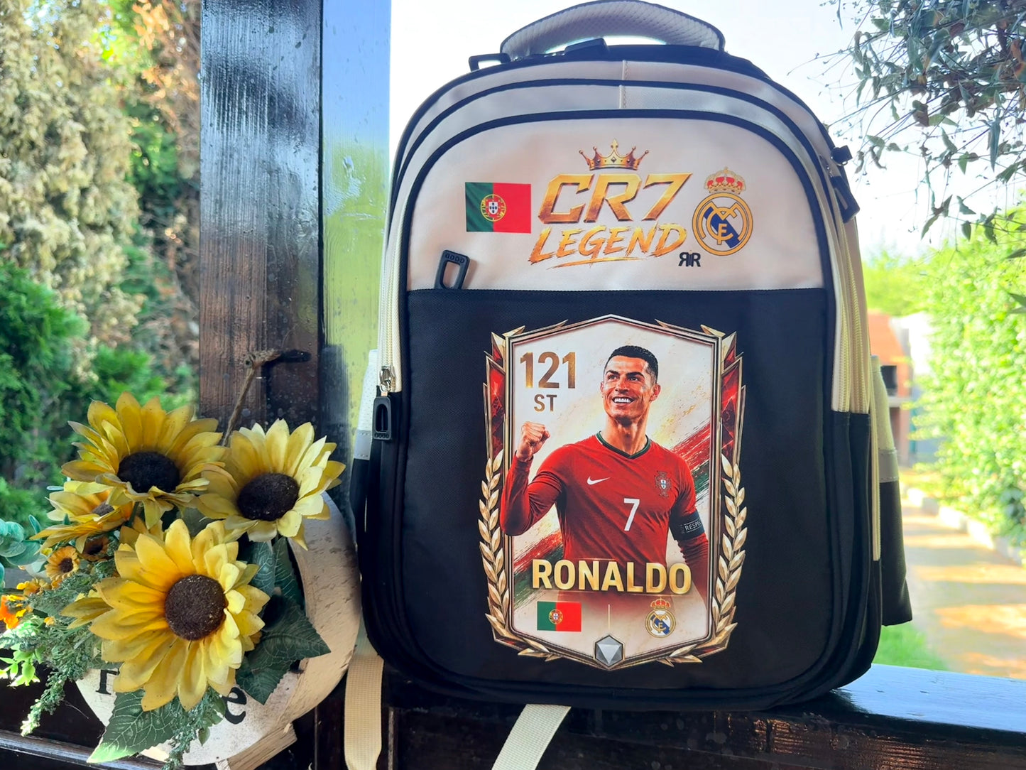 Ghiozdan Școlar Premium RirBob® CR7 Legend, Ergonomic, Impermeabil, 3 Compartimente, Bretele Buretate, 42 x 32 x 18 cm, Negru/Crem