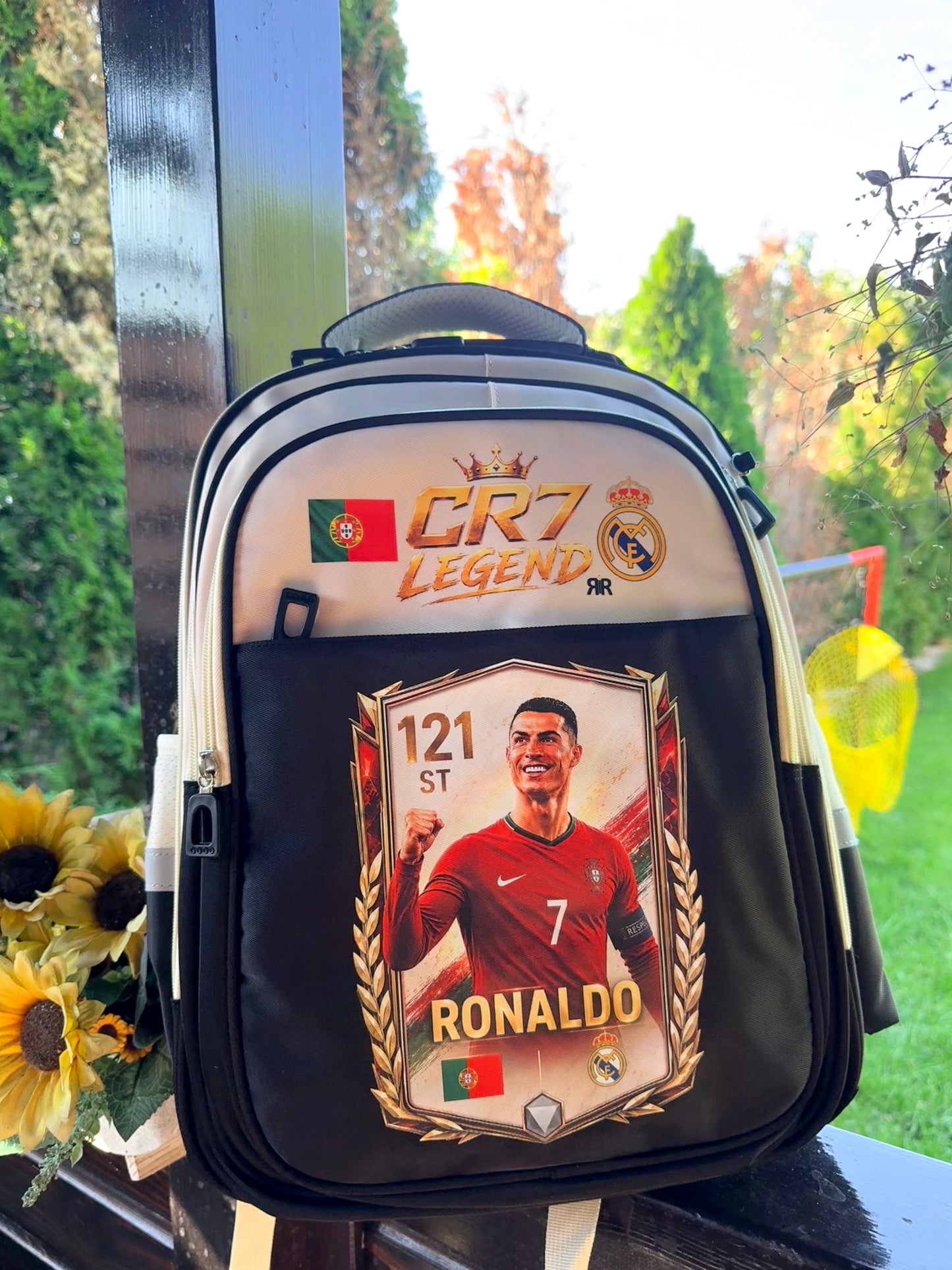 Ghiozdan Școlar Premium RirBob® CR7 Legend, Ergonomic, Impermeabil, 3 Compartimente, Bretele Buretate, 42 x 32 x 18 cm, Negru/Crem