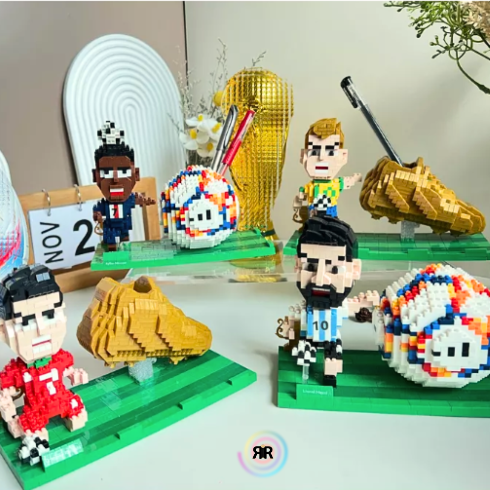 Set de constructie 3D Legenda Fotbalului Mondial by RIR@, suport pixuri si telefon, 1300 piese, 11x18x8cm