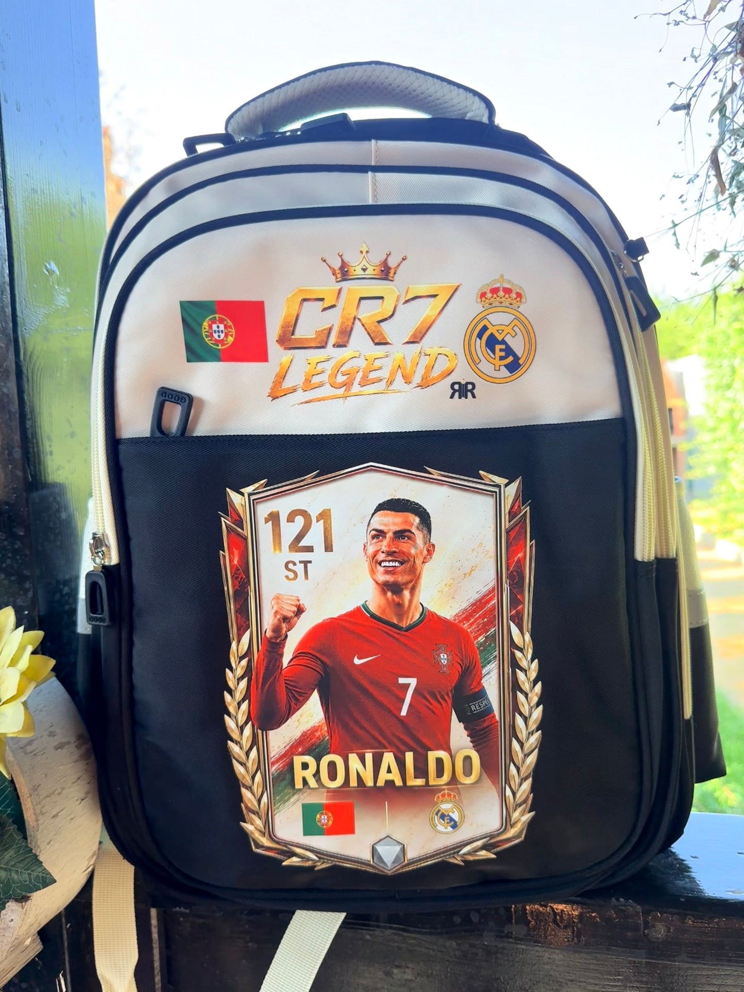 Ghiozdan Școlar Premium RirBob® CR7 Legend, Ergonomic, Impermeabil, 3 Compartimente, Bretele Buretate, 42 x 32 x 18 cm, Negru/Crem